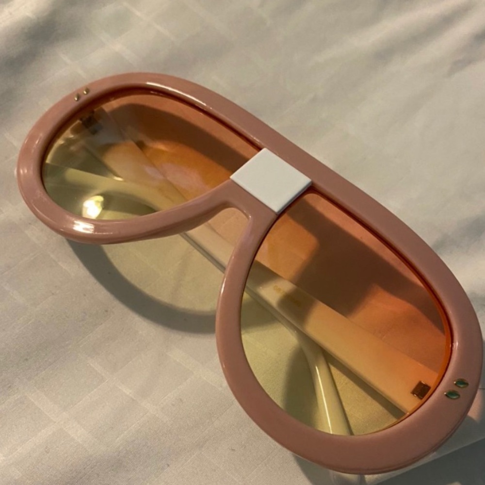 SUNGLASSES 106
